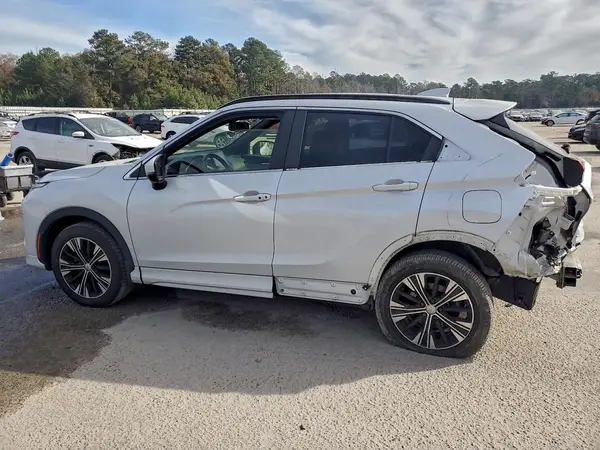 JA4ASWAA3NZ054592 2022 MITSUBISHI ECLIPSE CROSS - Image 2