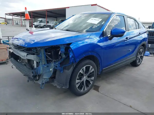 JA4ASWAA3NZ063888 2022 MITSUBISHI ECLIPSE CROSS - Image 2