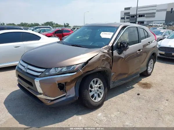 JA4AT3AA0JZ050540 2018 MITSUBISHI ECLIPSE CROSS - Image 2