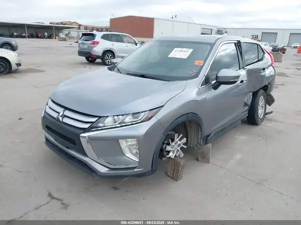 JA4AT3AA0JZ063630 2018 MITSUBISHI ECLIPSE CROSS - Image 2