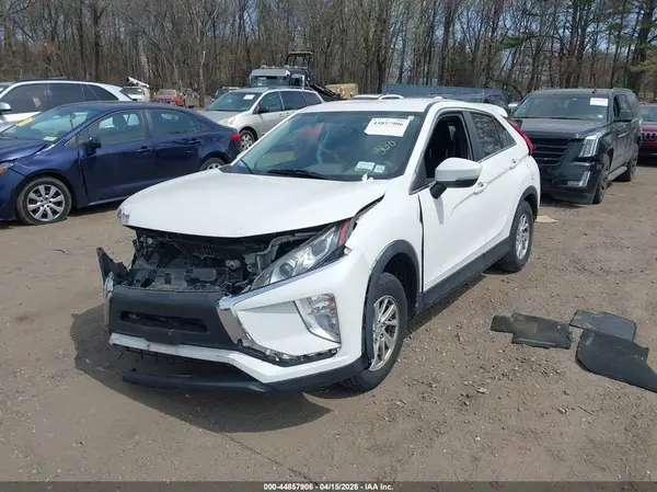 JA4AT3AA0JZ066852 2018 MITSUBISHI ECLIPSE CROSS - Image 2