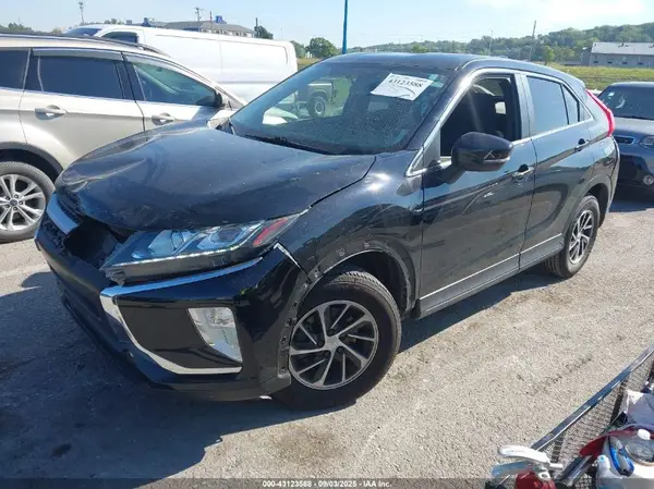 JA4AT3AA0LZ002412 2020 MITSUBISHI ECLIPSE CROSS - Image 2