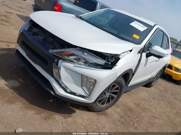 JA4AT3AA0LZ015581 2020 MITSUBISHI ECLIPSE CROSS - Image 2