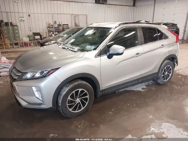 JA4AT3AA2LZ005697 2020 MITSUBISHI ECLIPSE CROSS - Image 2
