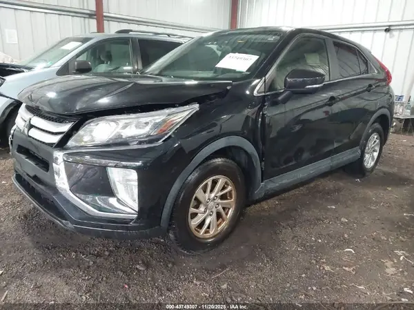JA4AT3AA3JZ042237 2018 MITSUBISHI ECLIPSE CROSS - Image 2