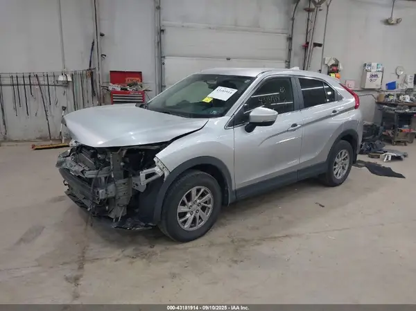 JA4AT3AA3JZ065601 2018 MITSUBISHI ECLIPSE CROSS - Image 2