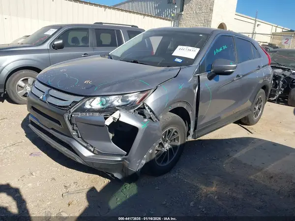 JA4AT3AA3LZ006390 2020 MITSUBISHI ECLIPSE CROSS - Image 2