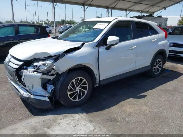 JA4AT3AA4LZ037146 2020 MITSUBISHI ECLIPSE CROSS - Image 2