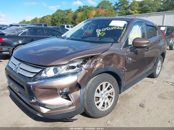 JA4AT3AA5JZ049321 2018 MITSUBISHI ECLIPSE CROSS - Image 2