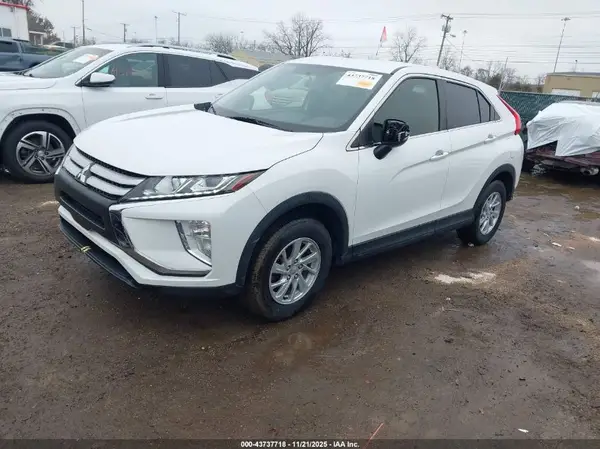 JA4AT3AA5JZ069715 2018 MITSUBISHI ECLIPSE CROSS - Image 2