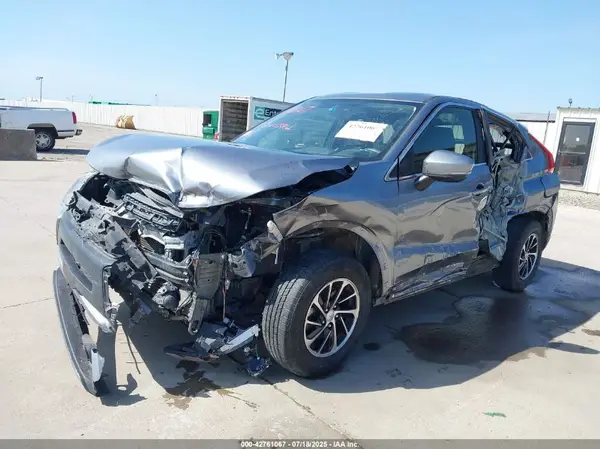 JA4AT3AA8LZ001895 2020 MITSUBISHI ECLIPSE CROSS - Image 2