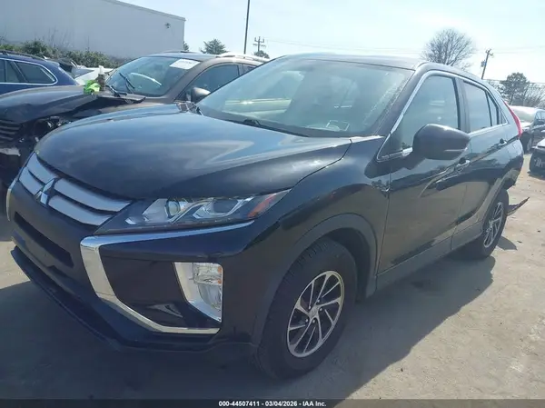 JA4AT3AA8LZ032855 2020 MITSUBISHI ECLIPSE CROSS - Image 2