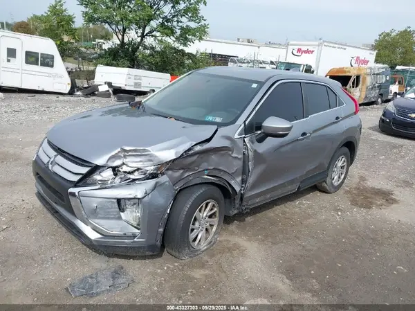 JA4AT3AA9JZ069572 2018 MITSUBISHI ECLIPSE CROSS - Image 2