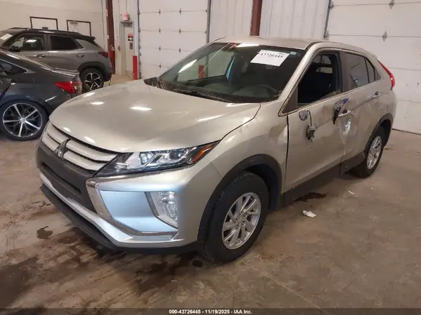 JA4AT3AAXKZ038669 2019 MITSUBISHI ECLIPSE CROSS - Image 2
