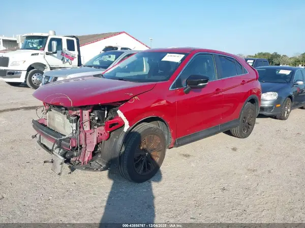 JA4AT4AA0JZ044517 2018 MITSUBISHI ECLIPSE CROSS - Image 2
