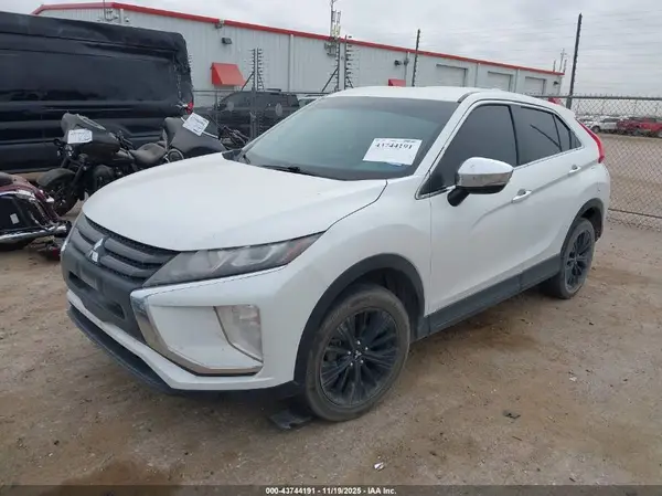 JA4AT4AA0JZ045232 2018 MITSUBISHI ECLIPSE CROSS - Image 2
