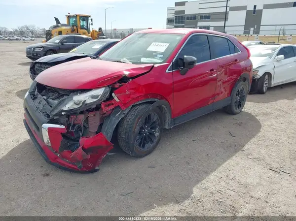 JA4AT4AA0JZ065657 2018 MITSUBISHI ECLIPSE CROSS - Image 2