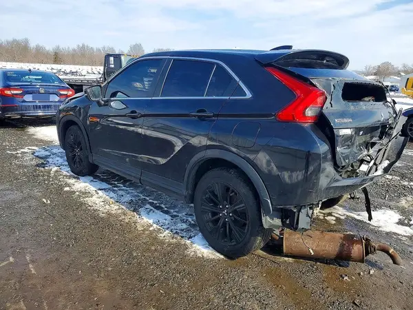JA4AT4AA0JZ065982 2018 MITSUBISHI ECLIPSE CROSS - Image 2
