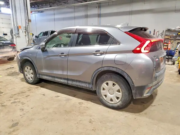 JA4AT4AA0JZ607968 2018 MITSUBISHI ECLIPSE CROSS - Image 2
