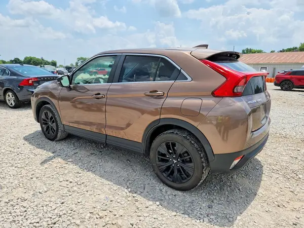 JA4AT4AA0LZ037490 2020 MITSUBISHI ECLIPSE CROSS - Image 2