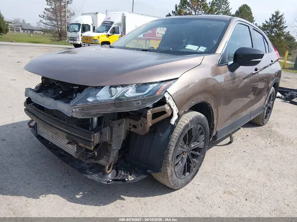 JA4AT4AA1JZ042906 2018 MITSUBISHI ECLIPSE CROSS - Image 2