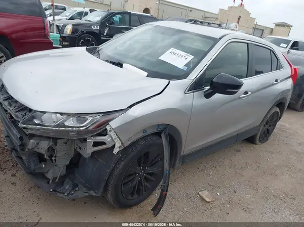 JA4AT4AA1JZ046843 2018 MITSUBISHI ECLIPSE CROSS - Image 2