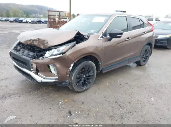 JA4AT4AA1JZ066378 2018 MITSUBISHI ECLIPSE CROSS - Image 2