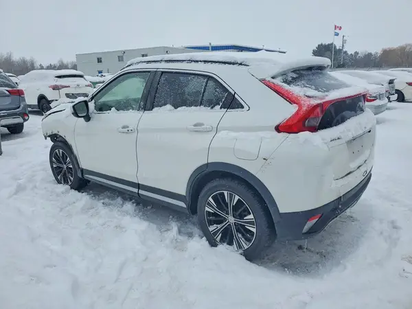 JA4AT4AA1JZ617568 2018 MITSUBISHI ECLIPSE CROSS - Image 2