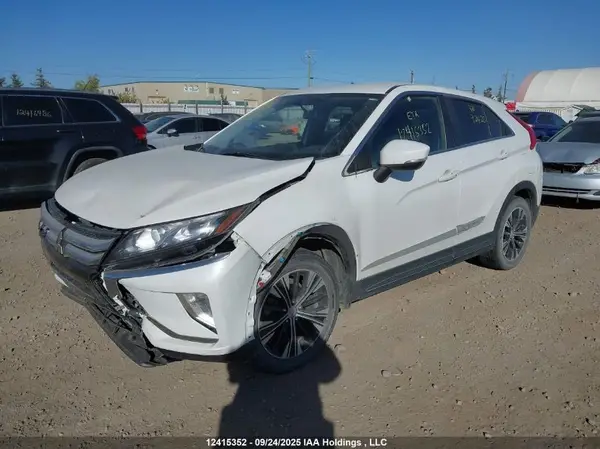 JA4AT4AA2JZ611049 2018 MITSUBISHI ECLIPSE CROSS - Image 2
