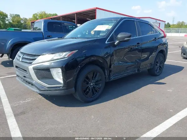 JA4AT4AA3JZ043250 2018 MITSUBISHI ECLIPSE CROSS - Image 2