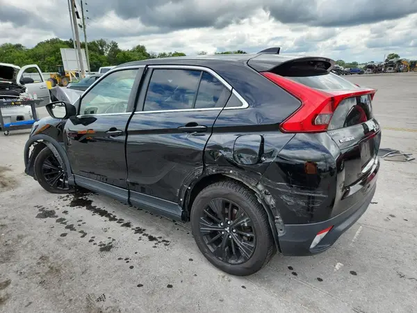 JA4AT4AA3JZ047170 2018 MITSUBISHI ECLIPSE CROSS - Image 2