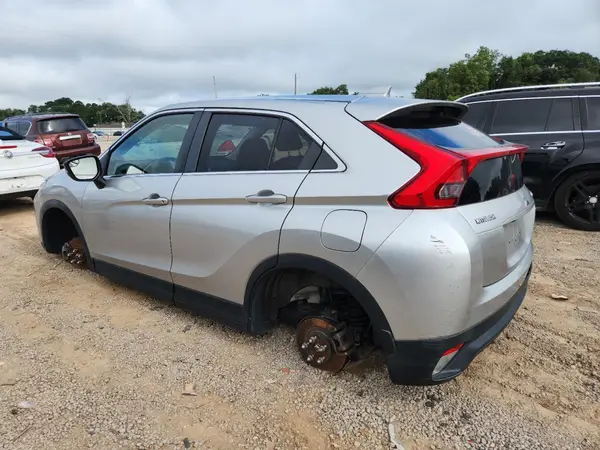 JA4AT4AA3JZ064910 2018 MITSUBISHI ECLIPSE CROSS - Image 2