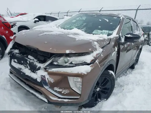 JA4AT4AA3JZ068987 2018 MITSUBISHI ECLIPSE CROSS - Image 2