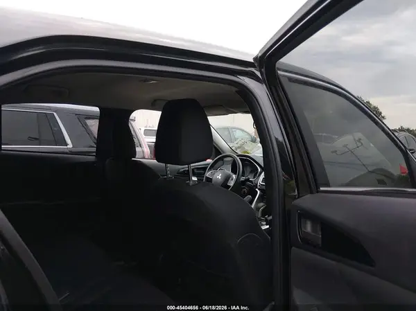 JA4AT4AA5JZ042777 2018 MITSUBISHI ECLIPSE CROSS - Image 8