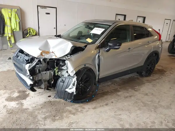 JA4AT4AA5JZ043220 2018 MITSUBISHI ECLIPSE CROSS - Image 2