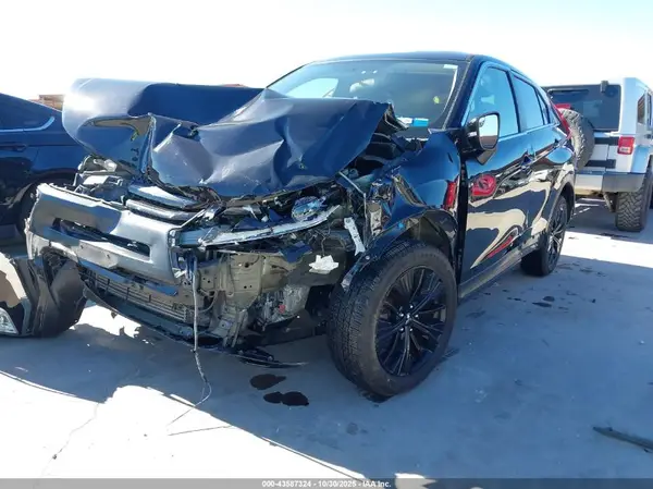 JA4AT4AA5JZ066545 2018 MITSUBISHI ECLIPSE CROSS - Image 2