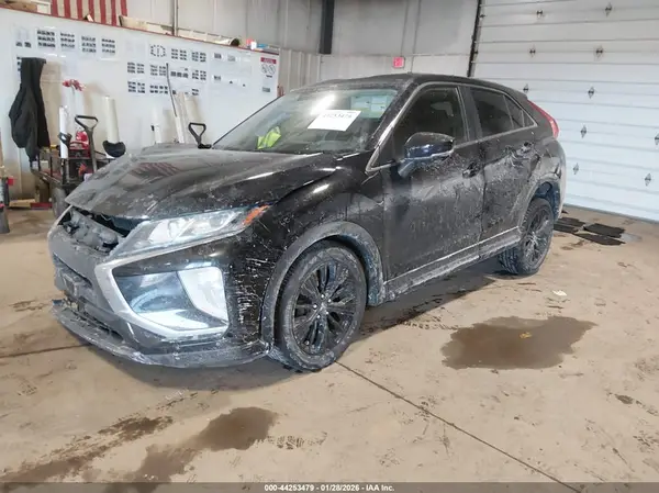 JA4AT4AA6KZ000717 2019 MITSUBISHI ECLIPSE CROSS - Image 2