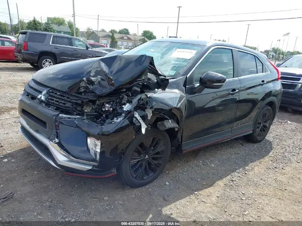 JA4AT4AA7JZ061945 2018 MITSUBISHI ECLIPSE CROSS - Image 2