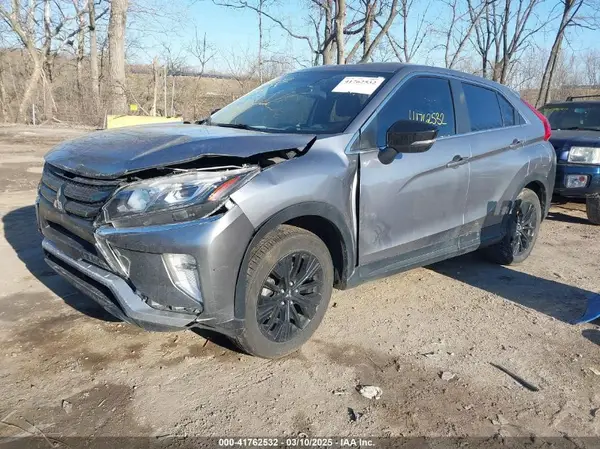 JA4AT4AA8JZ043647 2018 MITSUBISHI ECLIPSE CROSS - Image 2