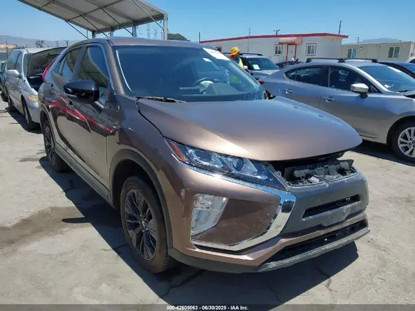 JA4AT4AA8JZ064417 2018 MITSUBISHI ECLIPSE CROSS - Image 1