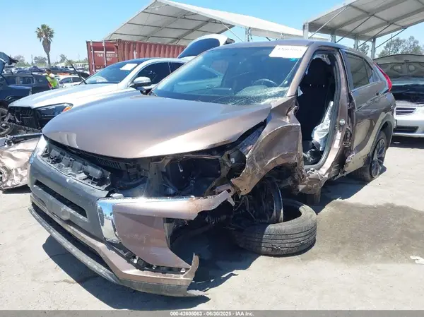 JA4AT4AA8JZ064417 2018 MITSUBISHI ECLIPSE CROSS - Image 2