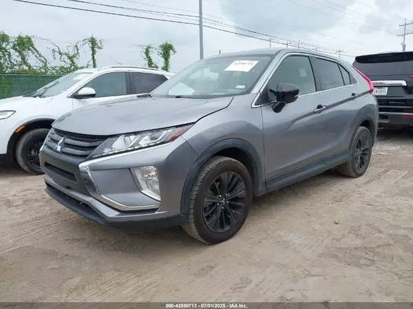 JA4AT4AA9JZ070176 2018 MITSUBISHI ECLIPSE CROSS - Image 2