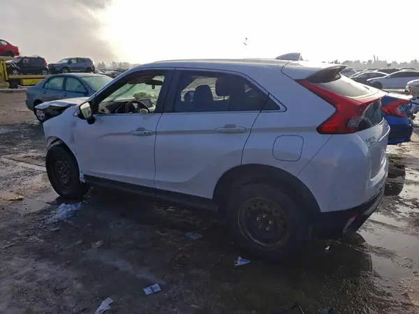 JA4AT4AA9JZ615535 2018 MITSUBISHI ECLIPSE CROSS - Image 2