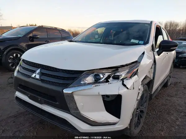 JA4AT4AA9LZ014323 2020 MITSUBISHI ECLIPSE CROSS - Image 2