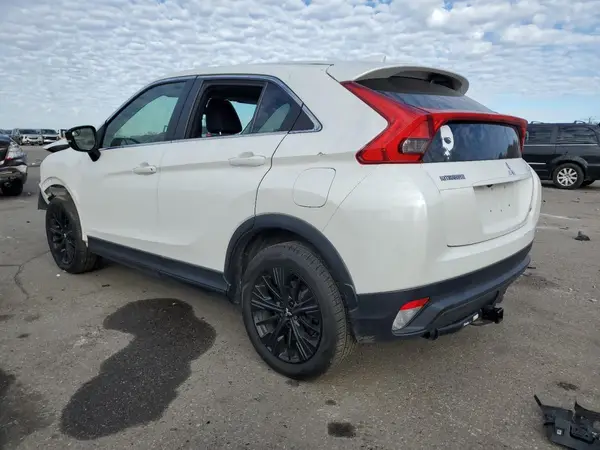 JA4AT4AAXJZ048008 2018 MITSUBISHI ECLIPSE CROSS - Image 2