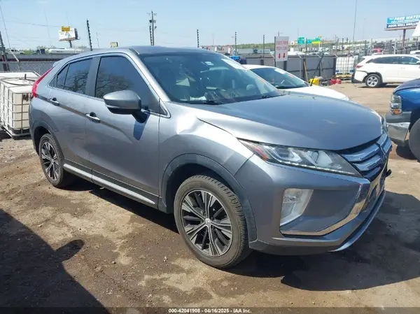JA4AT5AA0JZ037573 2018 MITSUBISHI ECLIPSE CROSS - Image 1
