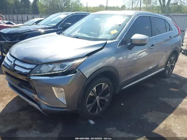 JA4AT5AA0JZ037573 2018 MITSUBISHI ECLIPSE CROSS - Image 2