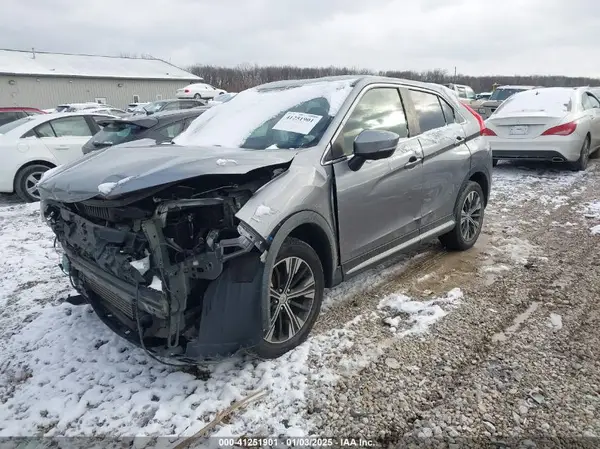 JA4AT5AA0JZ039615 2018 MITSUBISHI ECLIPSE CROSS - Image 2