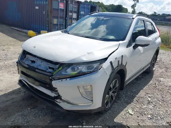 JA4AT5AA0JZ042210 2018 MITSUBISHI ECLIPSE CROSS - Image 2