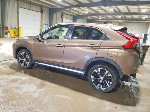 JA4AT5AA0JZ044250 2018 MITSUBISHI ECLIPSE CROSS - Image 2